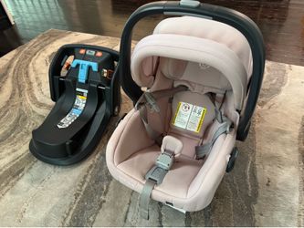 Uppababy Mesa with Base (Full Set)