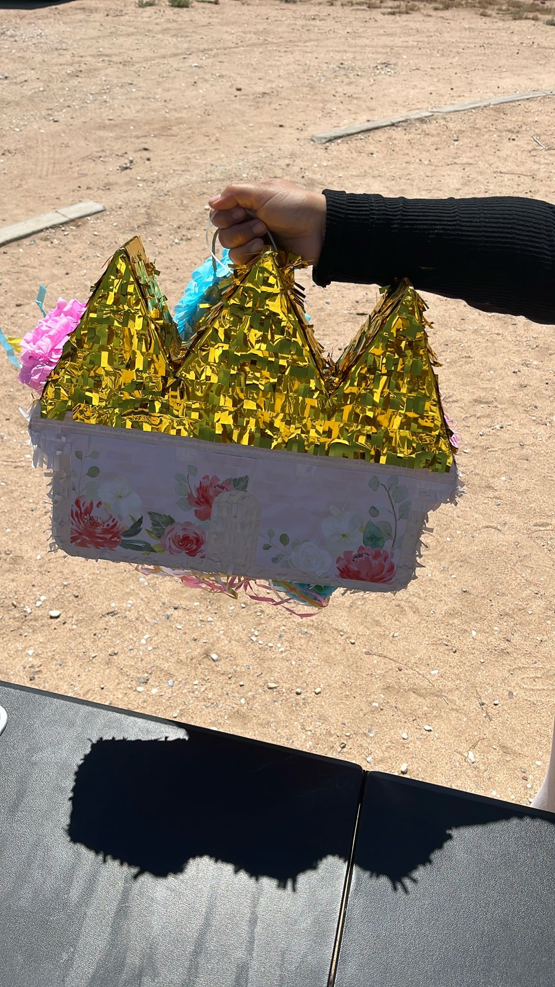 Free piñata And Confetti Shooter