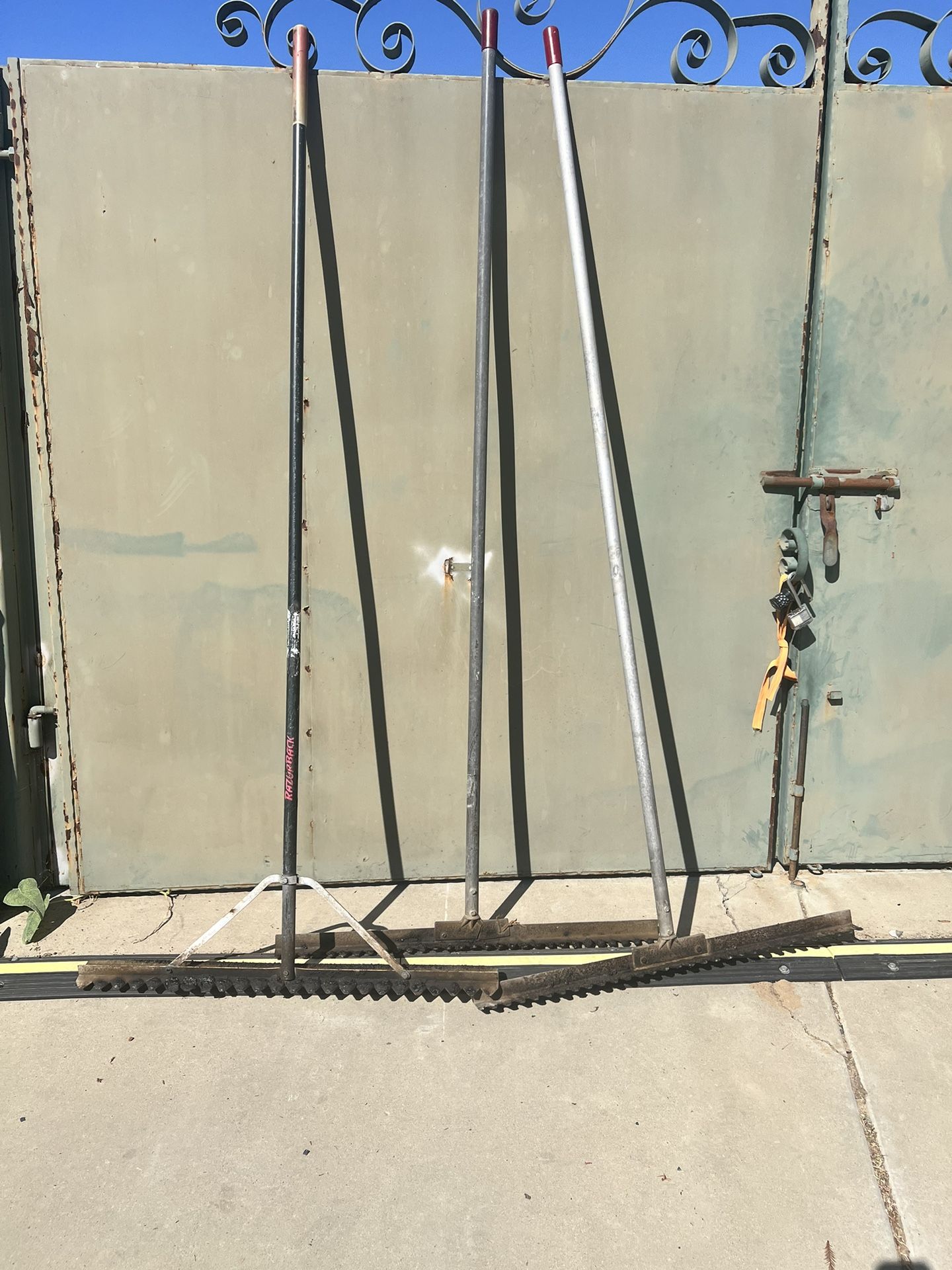 3 Asphalt Rakes 1 Asphalt Lute