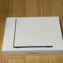 New Apple MacBook Air M2 13” 256GB Midnight