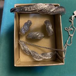 Over 1 Carat Diamond Set