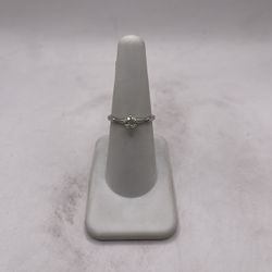 18kt Gold Engagement Style Ring w/ Diamond And Simple Design