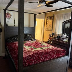 Queen Canopy Bed 