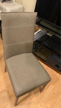 Like new leather chair