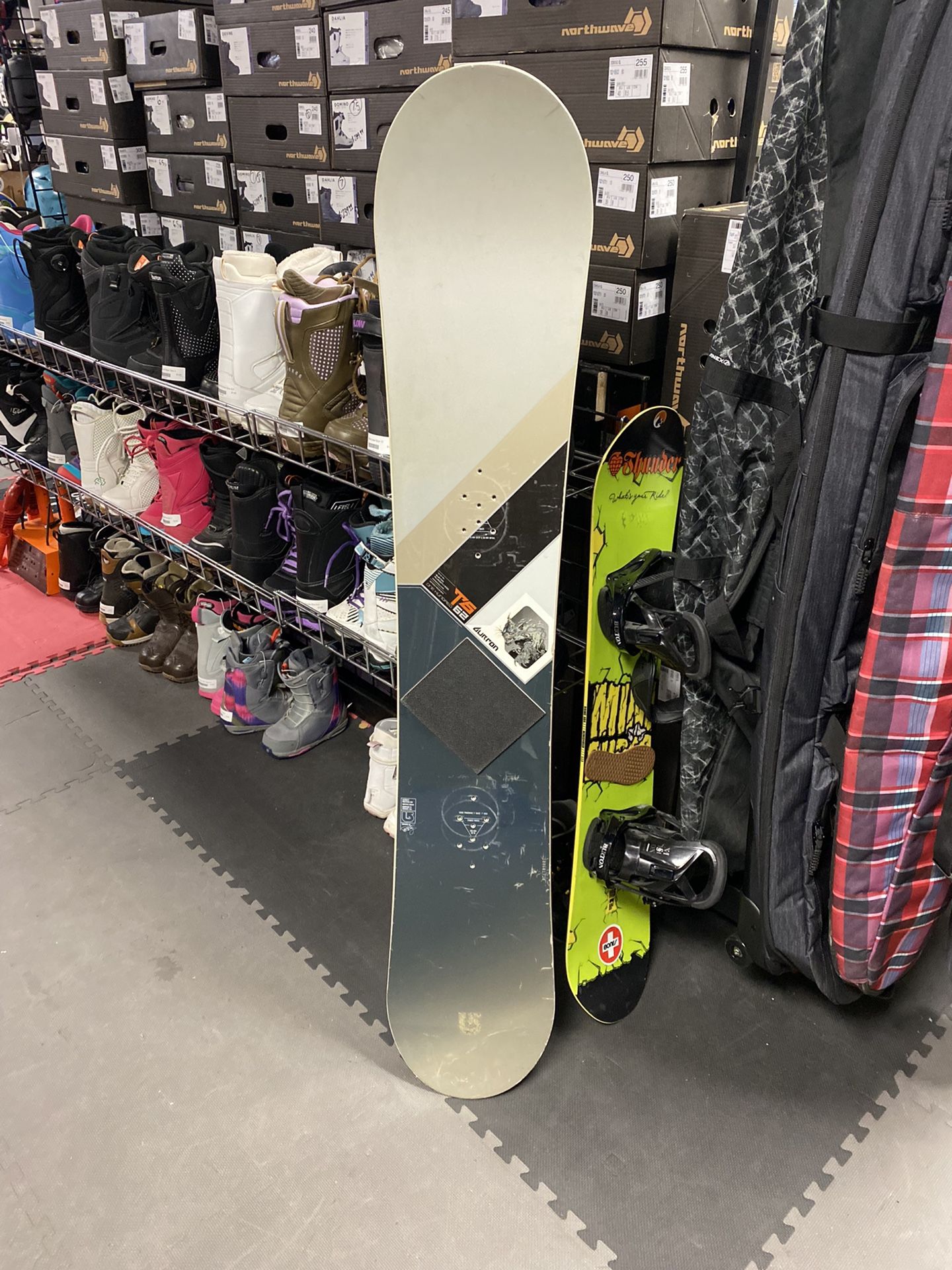 Burton 162 T6 snowboard certified with warranty