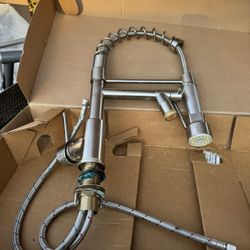 Single-Handle Commercial Kitchen Sink Faucet