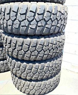 255/85/16 Bfgoodrich Selling a set of 4 tires in excellent condition 🫡