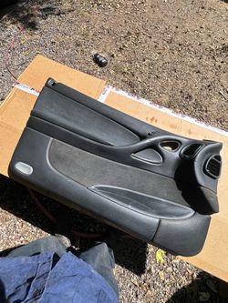 04-06 Pontiac gto driver door panel