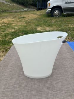 Small Trash Can 