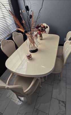 Dinning Table 6 chairs $160