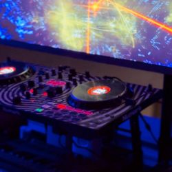 Numark Platinum FX DJ Controller
