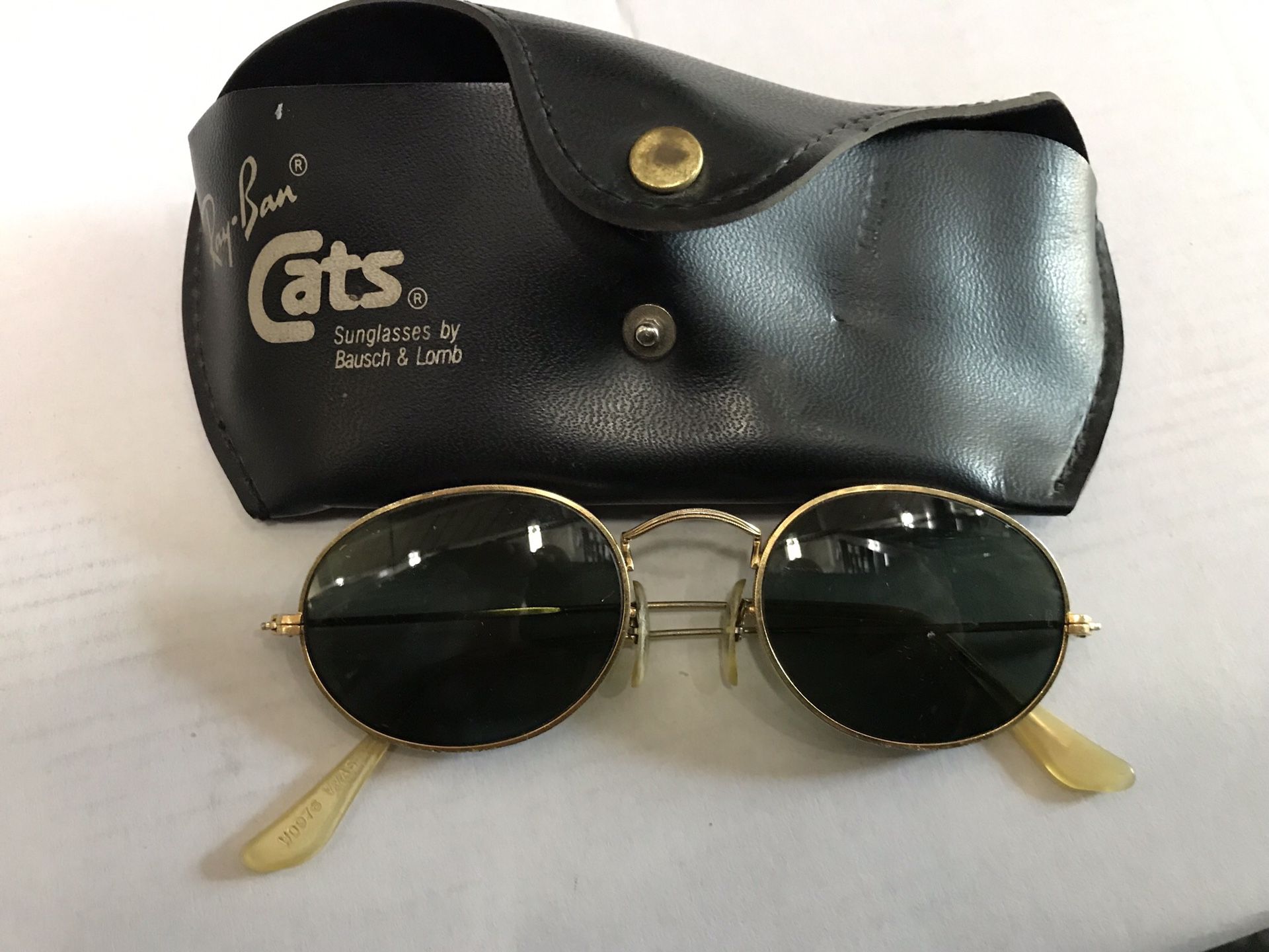 VINTAGE B&L RAY-BAN W0976 GOLD-PLATED OVAL SUNGLASSES Sale in Tujunga, CA - OfferUp