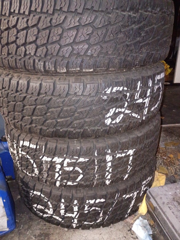 245.75.17 Nitto Grabber Tires