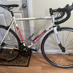 Road Bike “ Bianchi Vigorelli “ Fork Carbón. En Excelente Condición. Size 52Cm 