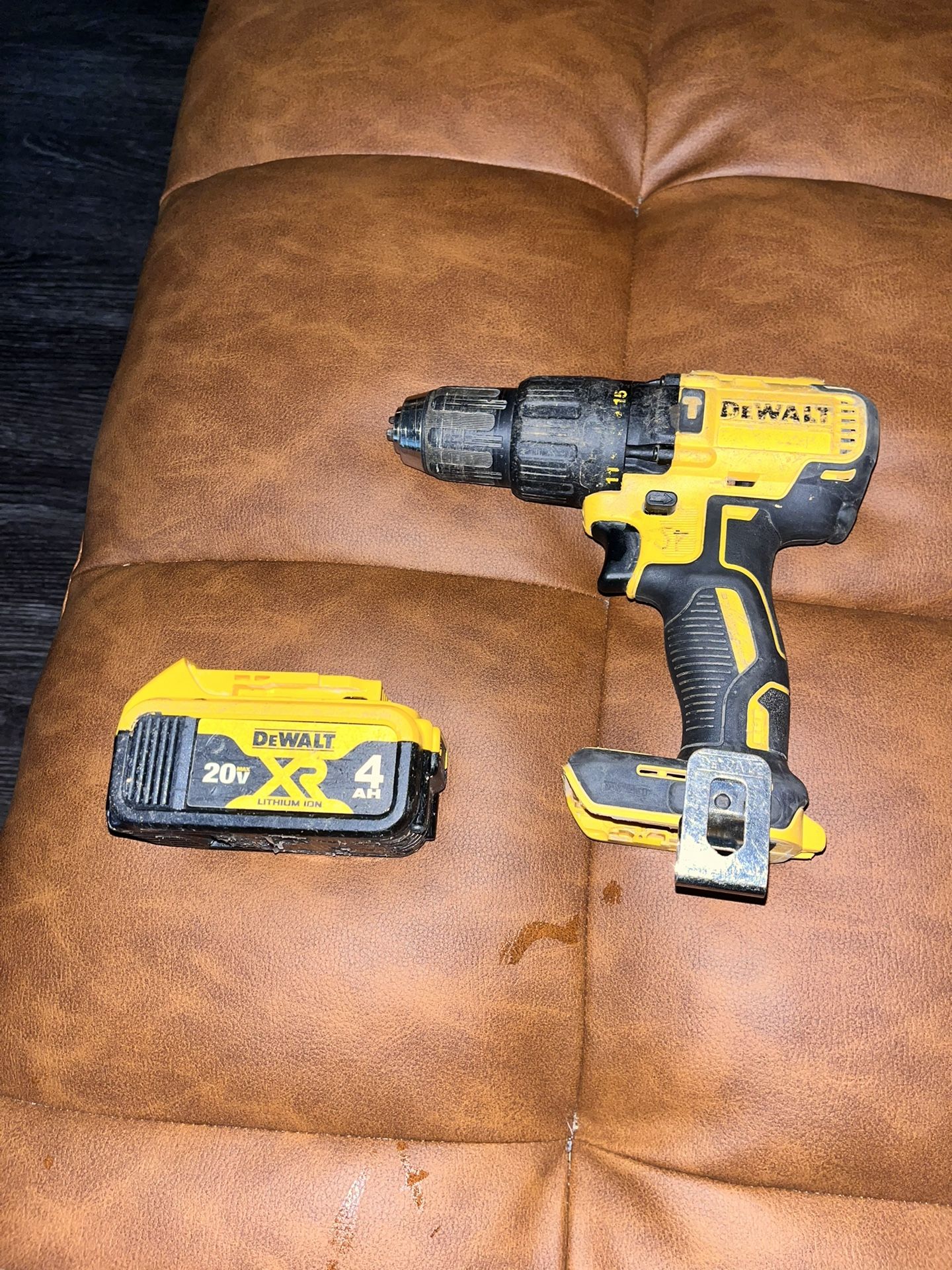De Walt Drill With 4ah Battery