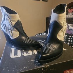 Very nice cowgirl boots