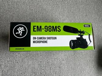 On-Camera Shotgun Microphone for DSLRS and Smartphones