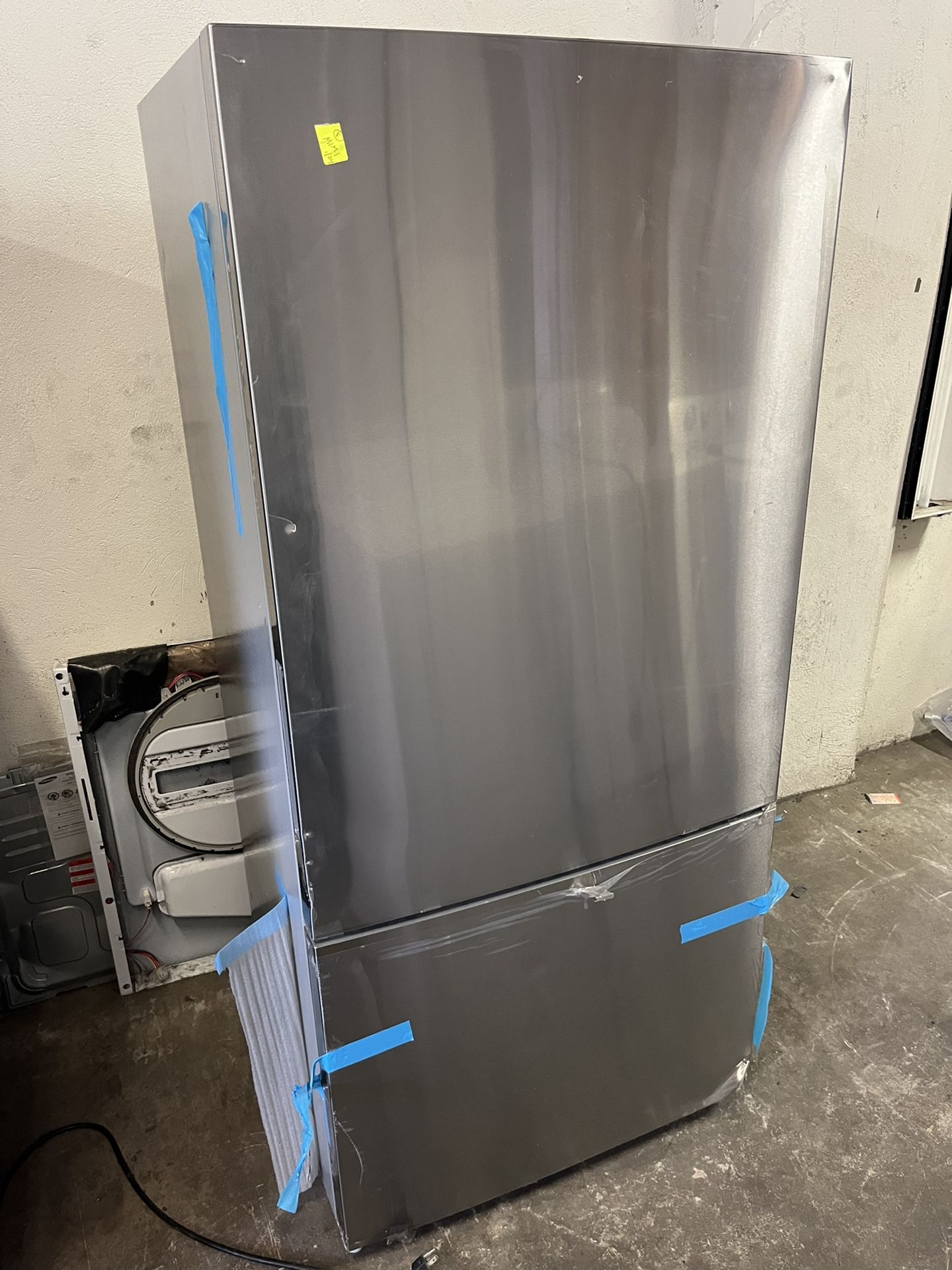 GE Brand New Stainless Steel Bottom Freezer Fridge