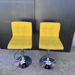 Adjustable Height Bar Stool