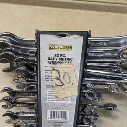 SAE/ METRIC 22 PIECE WRENCHES 