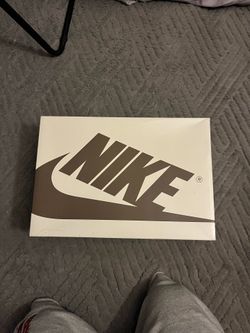 Jordan 1 Low Travis Scott Canary   Size 11