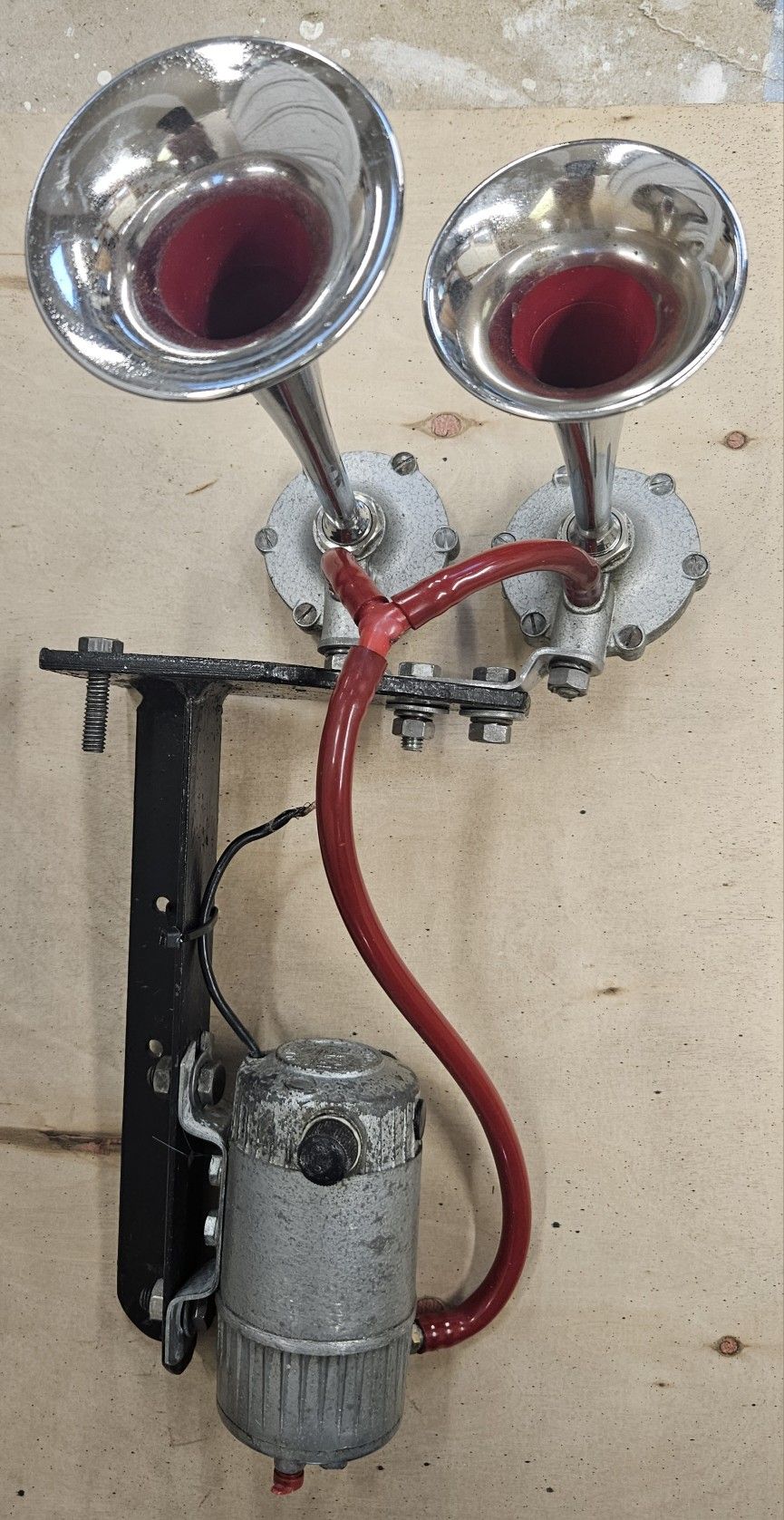 Rare vintage FIAMM DUAL AIR HORNS & COMPRESSOR