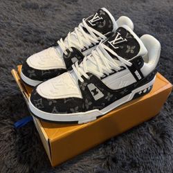 BLACK AND WHITE LV TRAINER