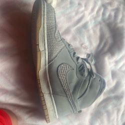 Men’s Nike Sneakers Size 8 Gray And White 