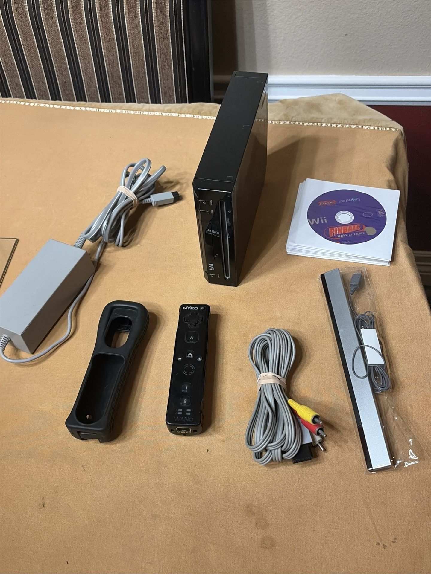 Black Nintendo Wii Console System Bundle w/ 8 Games Cords Controller TESTED
