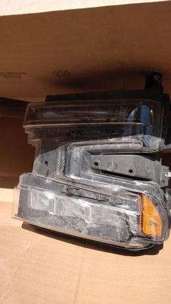 Chevy Silverado passagener headlight