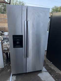 AMANA REFRIGERATOR 