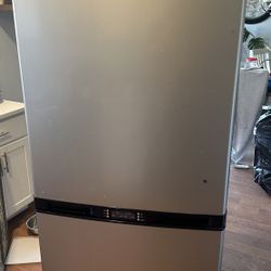 Samsung Bottom Freezer Fridge 
