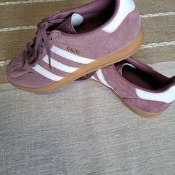 Adidas Gazelle IH5483 Women's. 