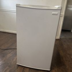 Mini Fridge 