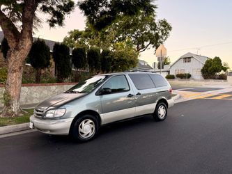 1999 Toyota Sienna