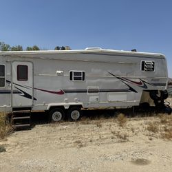 Alina’s ape 5th Wheel Trailer