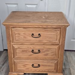 FREE - small dresser - pick up in Mira Mesa