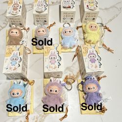 Labubu 4.0 Pin for love 