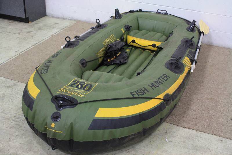 HF 280 Seylor inflatable fish hunter with two oars sportsman outdoor