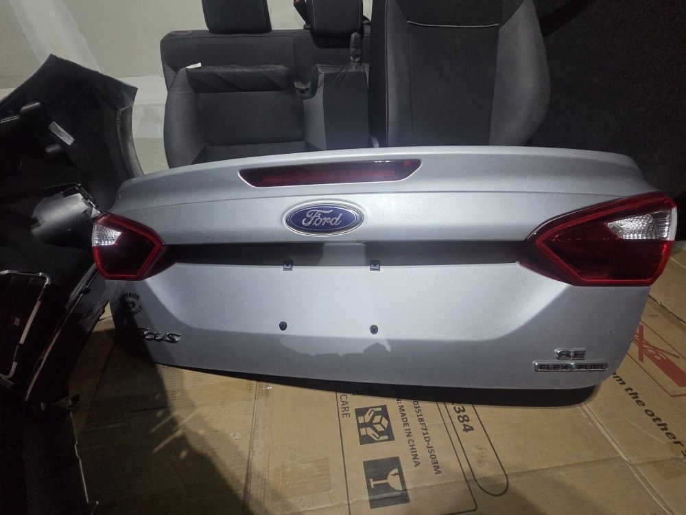 ๐น OEM Trunk Lid with Ford Emblem