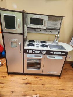 Play kitchen