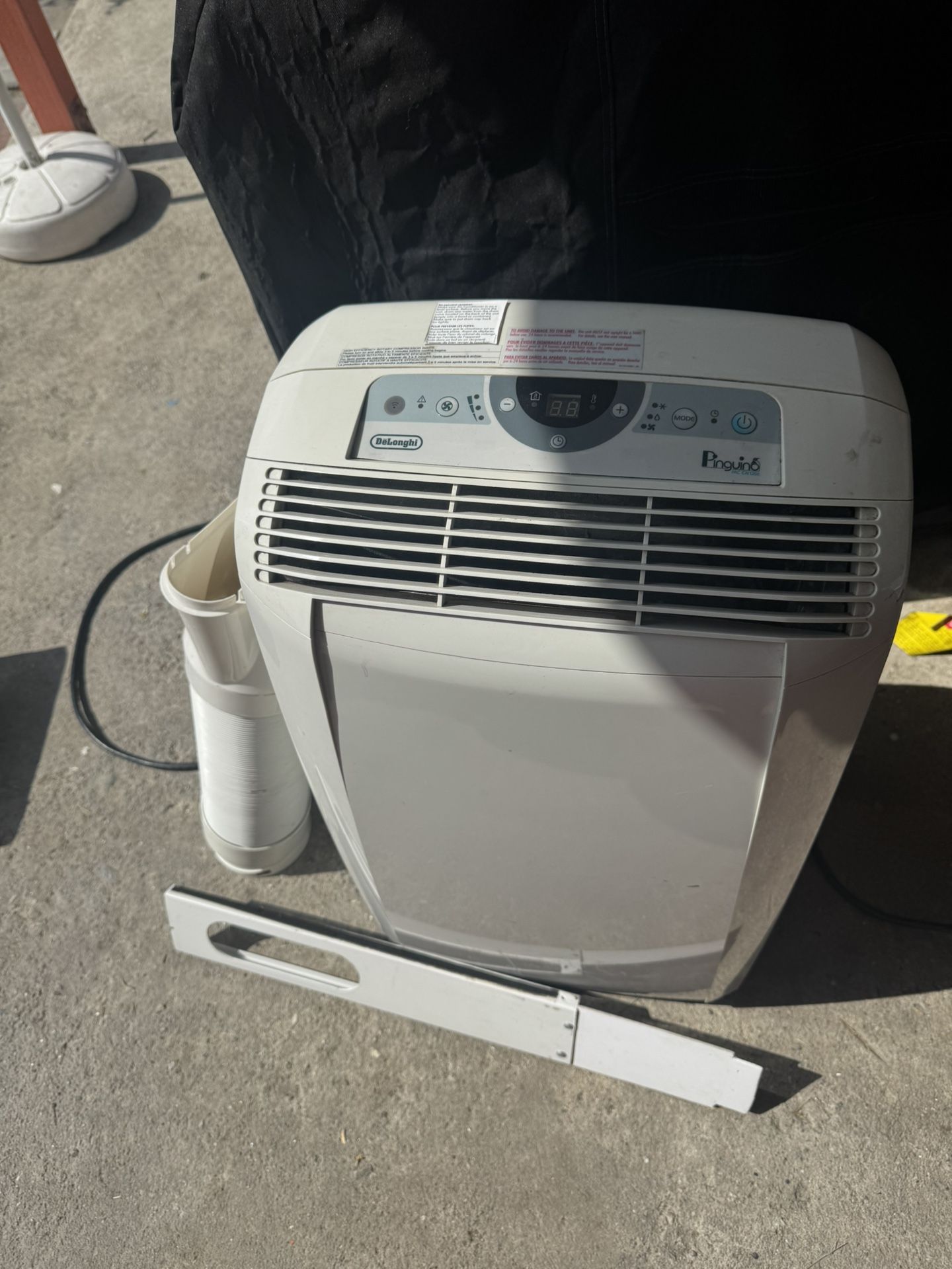 AC Window Unit DeLonghi 