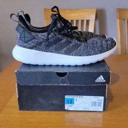 Tenis ADIDAS SIZE  12 NUEVOS $30 FIRME RECOGER EN CENTRO DE PHOENIX 