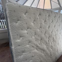 Queen Serta Mattress and Box Spring 