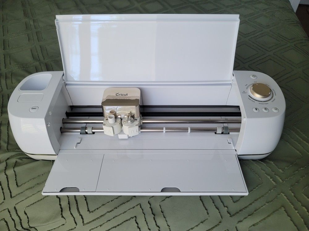 Basically New Cricut Explorer Air 2
