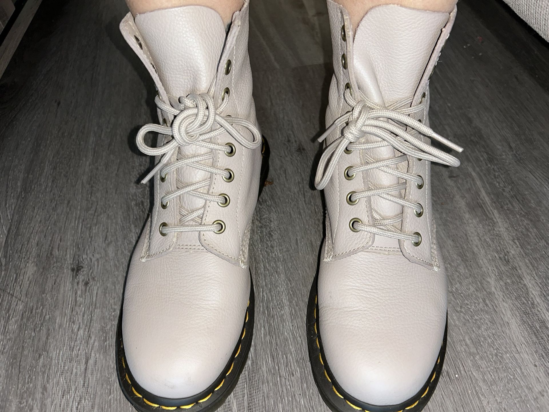 DR. MARTENS 1460 SMOOTH LEATHER BOOTS - VINTAGE TAUPE