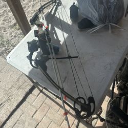 Genesis Fishing Bow Set Up for Sale in Deland, FL - OfferUp