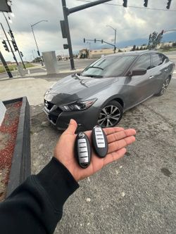 Car Keys N Remotes/ Llaves Con Control