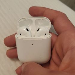 Airpods (Gen 1)