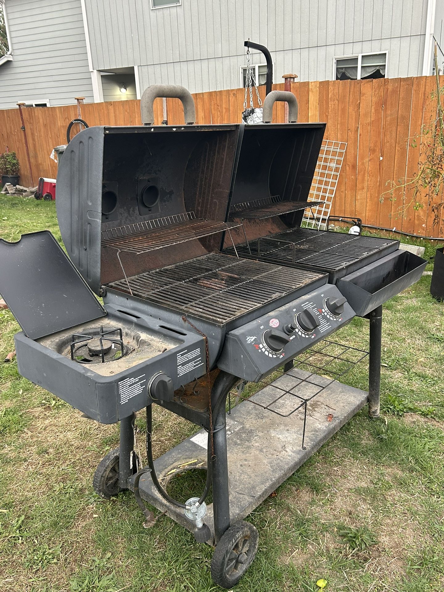 Bbq Grill For Sale All It Needs Is A Good Wash Free